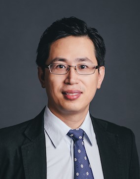 A person wearing a suit and tie

Description automatically generated